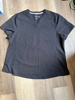Fabletics Black V-Neck Short Sleeve Chest Pocket Scrub top